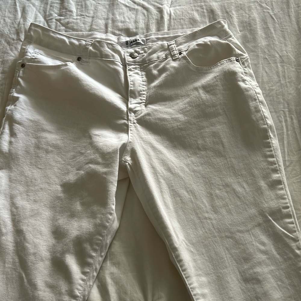 Size 16 D. Jeans never worn